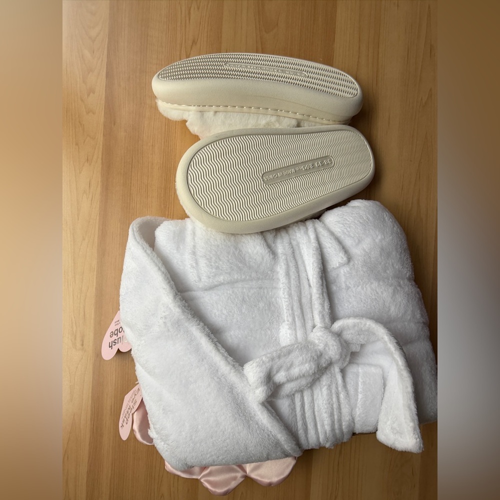Luxurious White and Pink Women's Robe Set /slippers size 8/9 - Picture 3 of 8